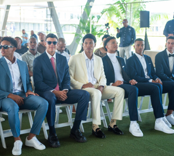 pelota, beisbol, baseball, brewers, MLB, mayor leage, rookies, novato, firma, sign